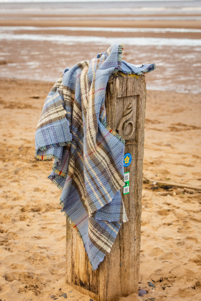Lightweight blanket made from recycled wool