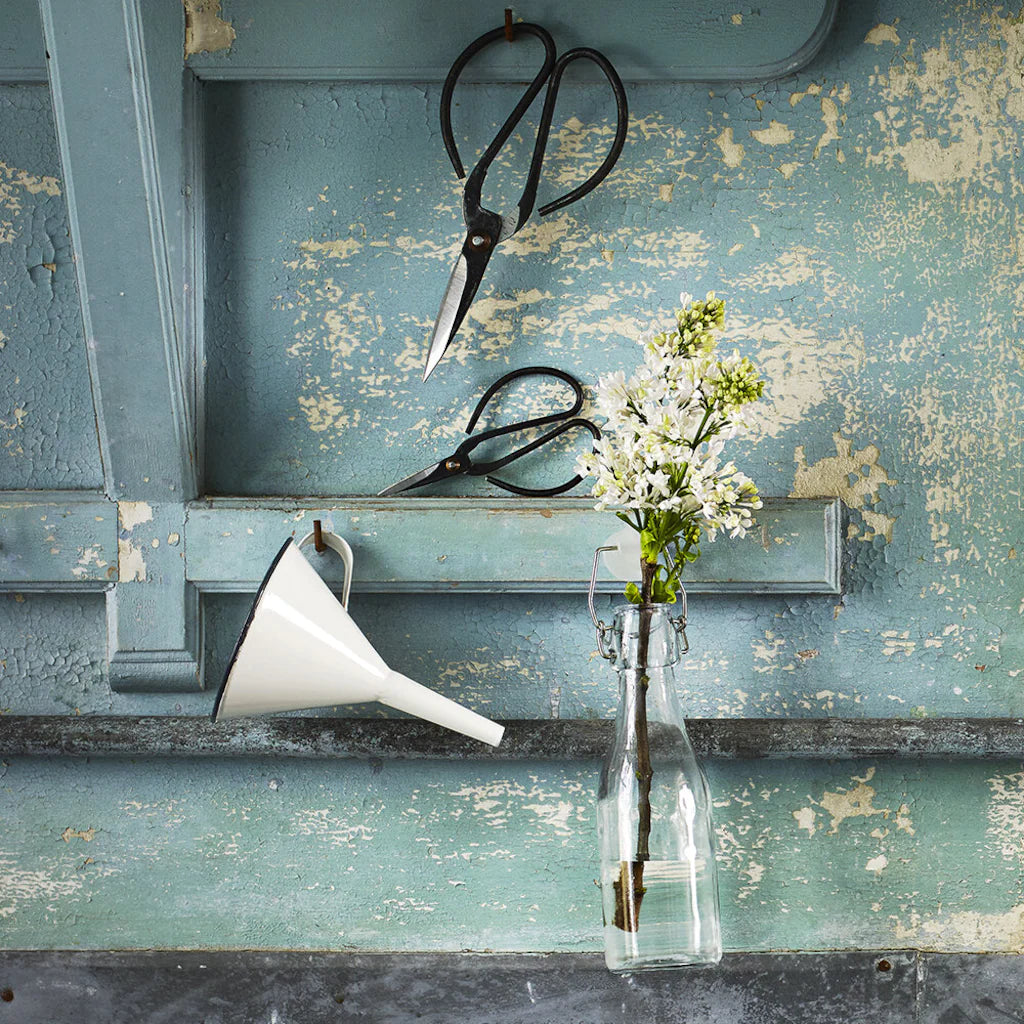Funnel Olle in white