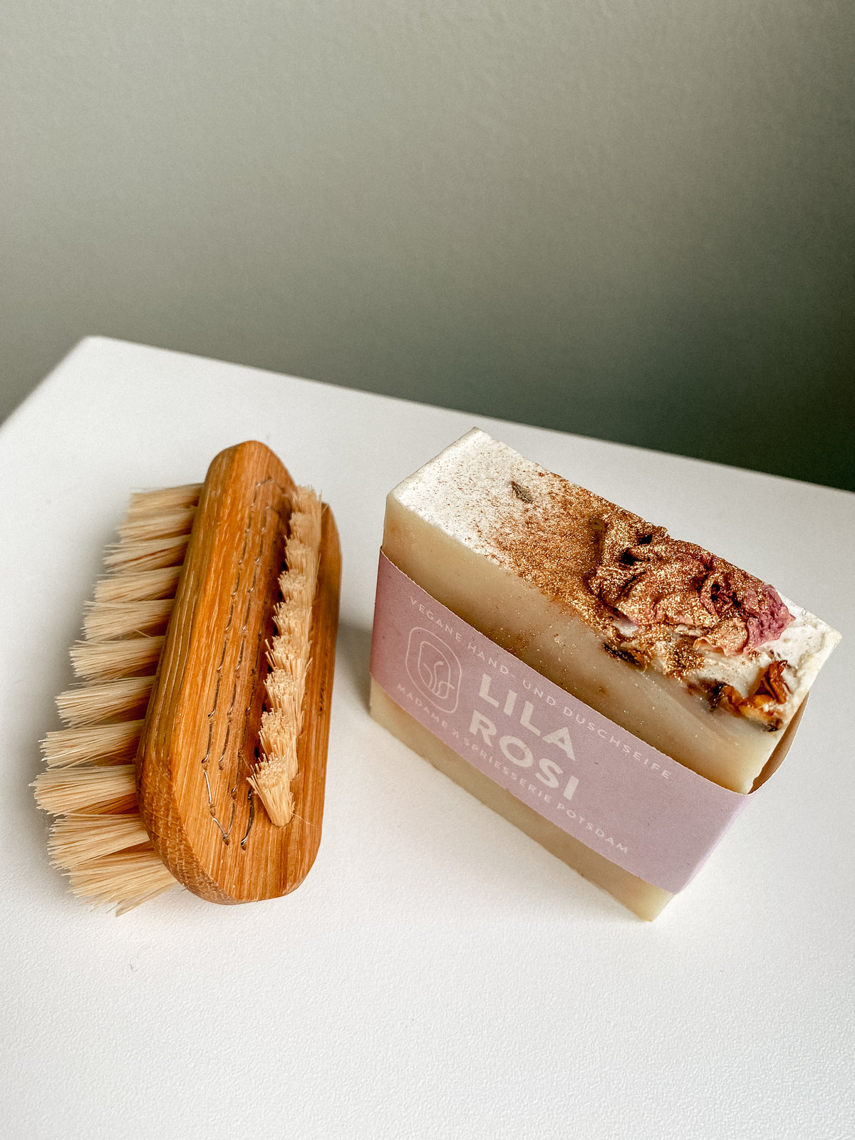 Lila Rosi Hand & Duschseife vegan Madame Pflegers Die Spriesserie