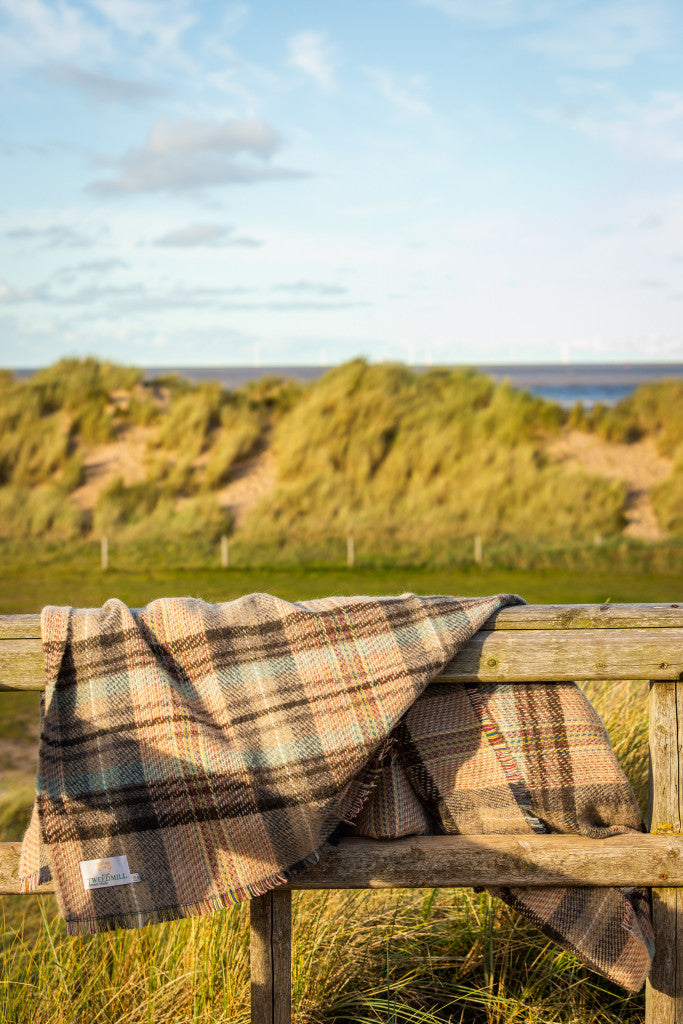 Lightweight blanket made from recycled wool