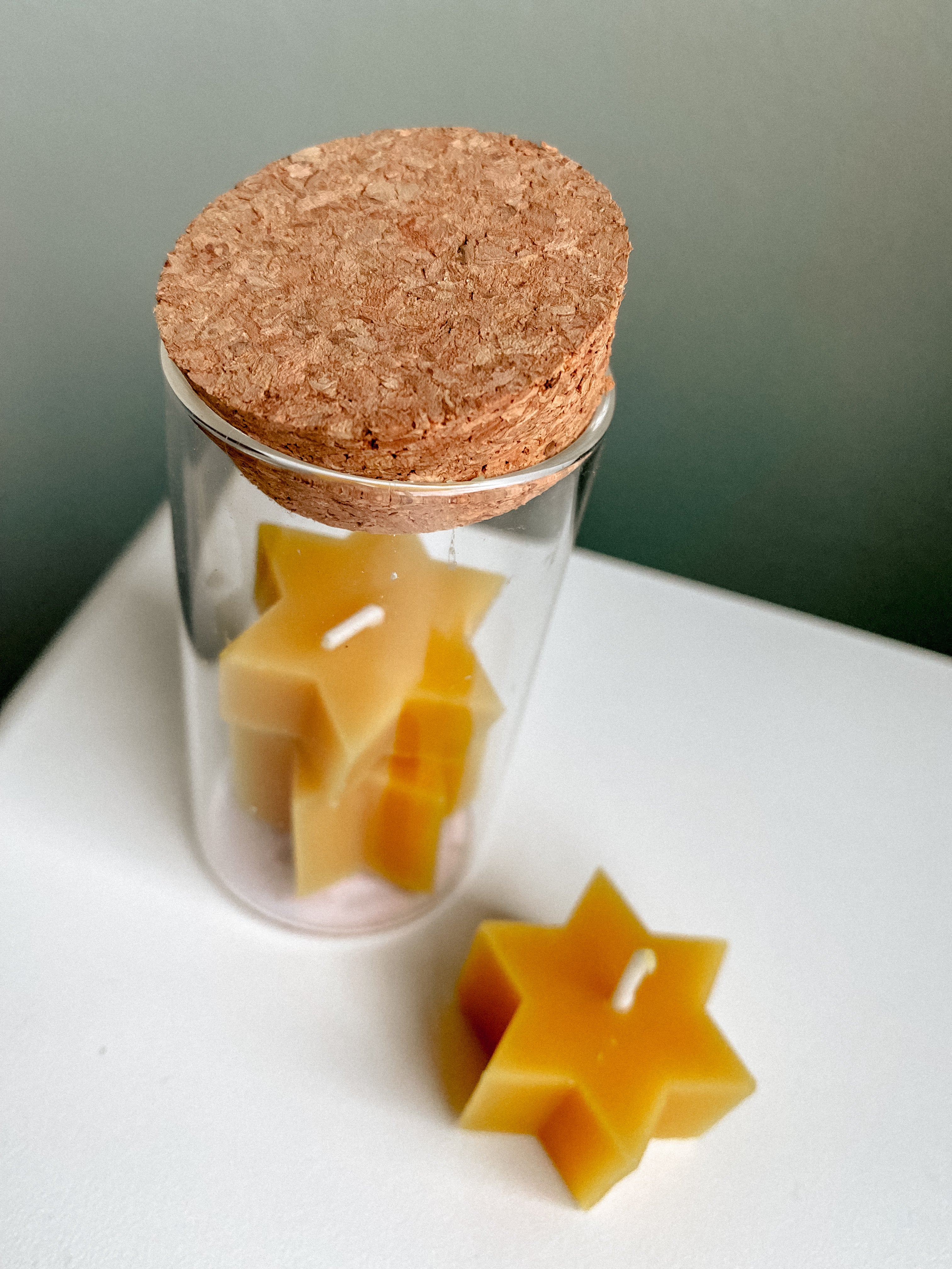 Star tea lights made of beeswax in a glass