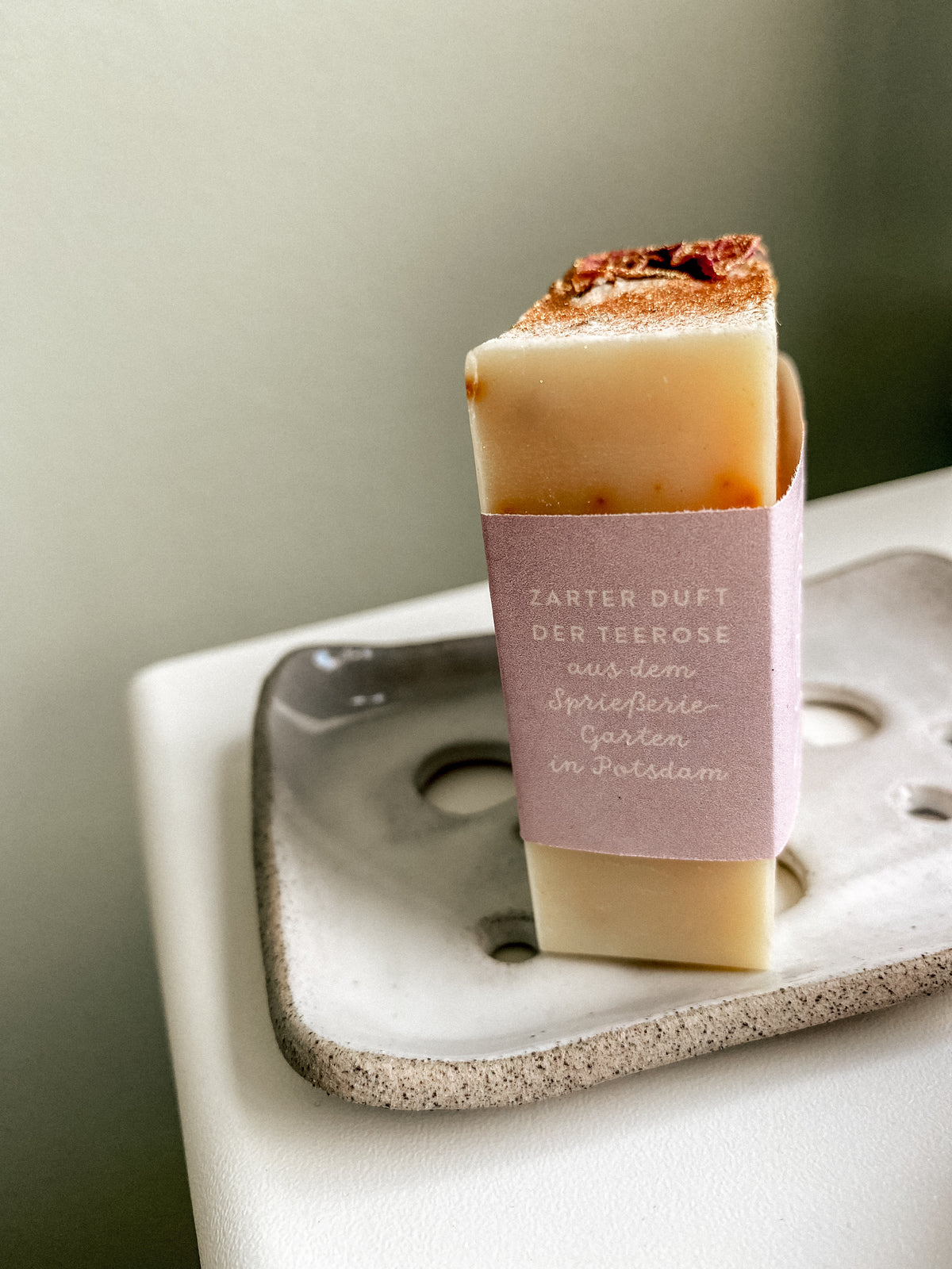 Lila Rosi Hand- & Duschseife Seife vegan Madame Pflegers Die Spriesserie