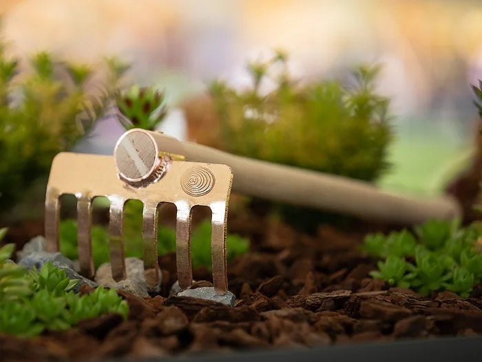 Harke Handharke Kupfer Bronze Gartenwerkzeug OJ Bron