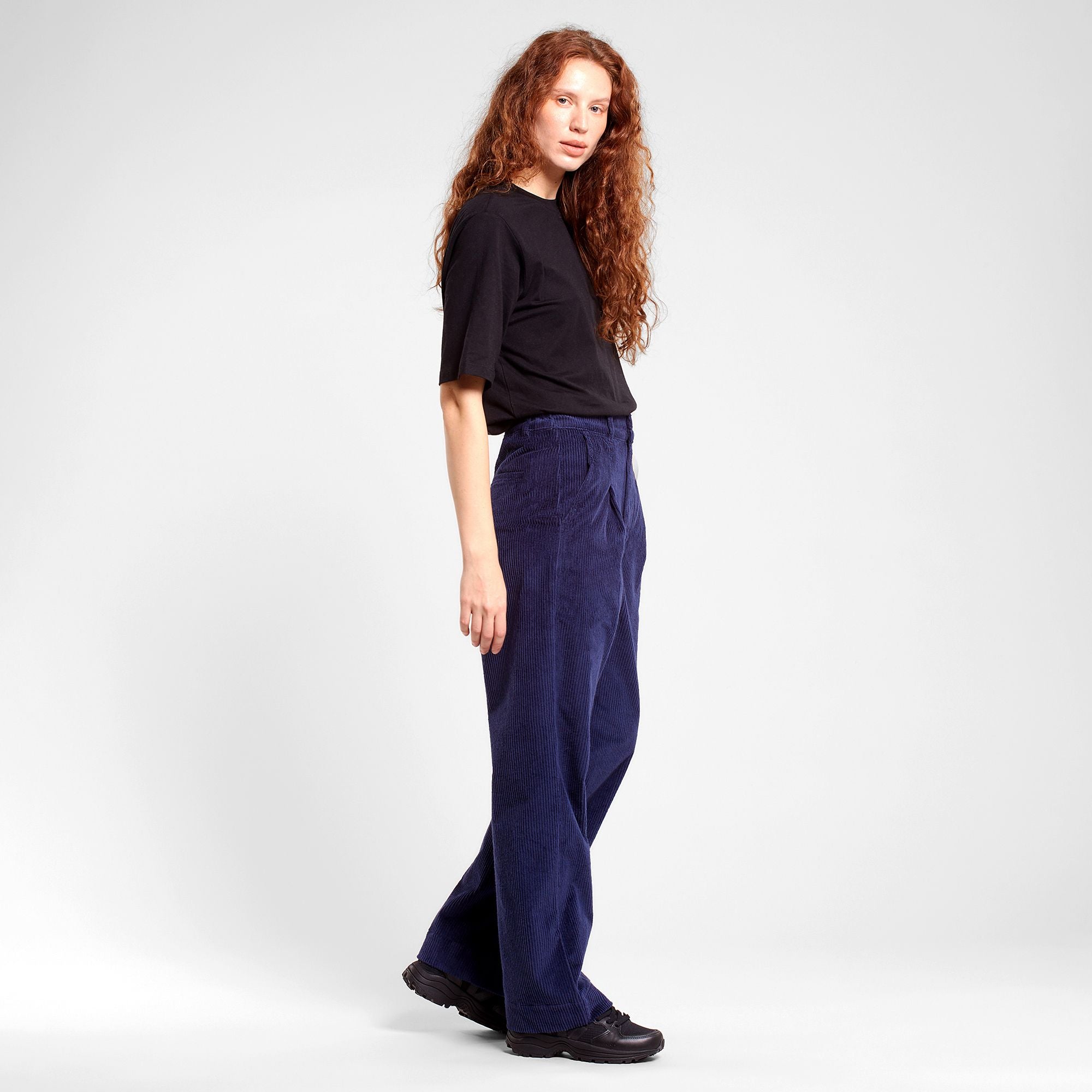 Navy Uddevalla trousers made from organic corduroy