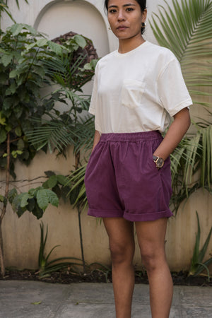 Open image in slideshow, Rishi shorts made of fine corduroy

