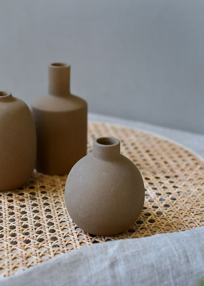 Bulbous Albacken vase in brown