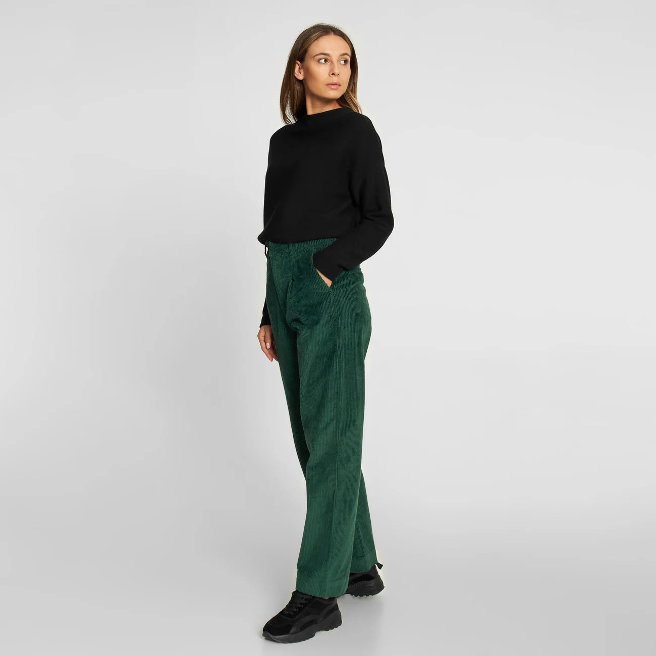 Dark green Uddevalla trousers made of organic corduroy