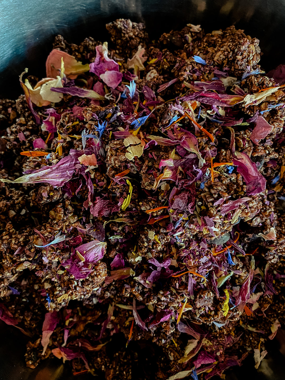 Nachfüllpack glutenfreies Granola glutenfrei Granola Knuspermüsli Müsli Schokomüsli Die Spriesserie zuckerfrei essbare Blüten
