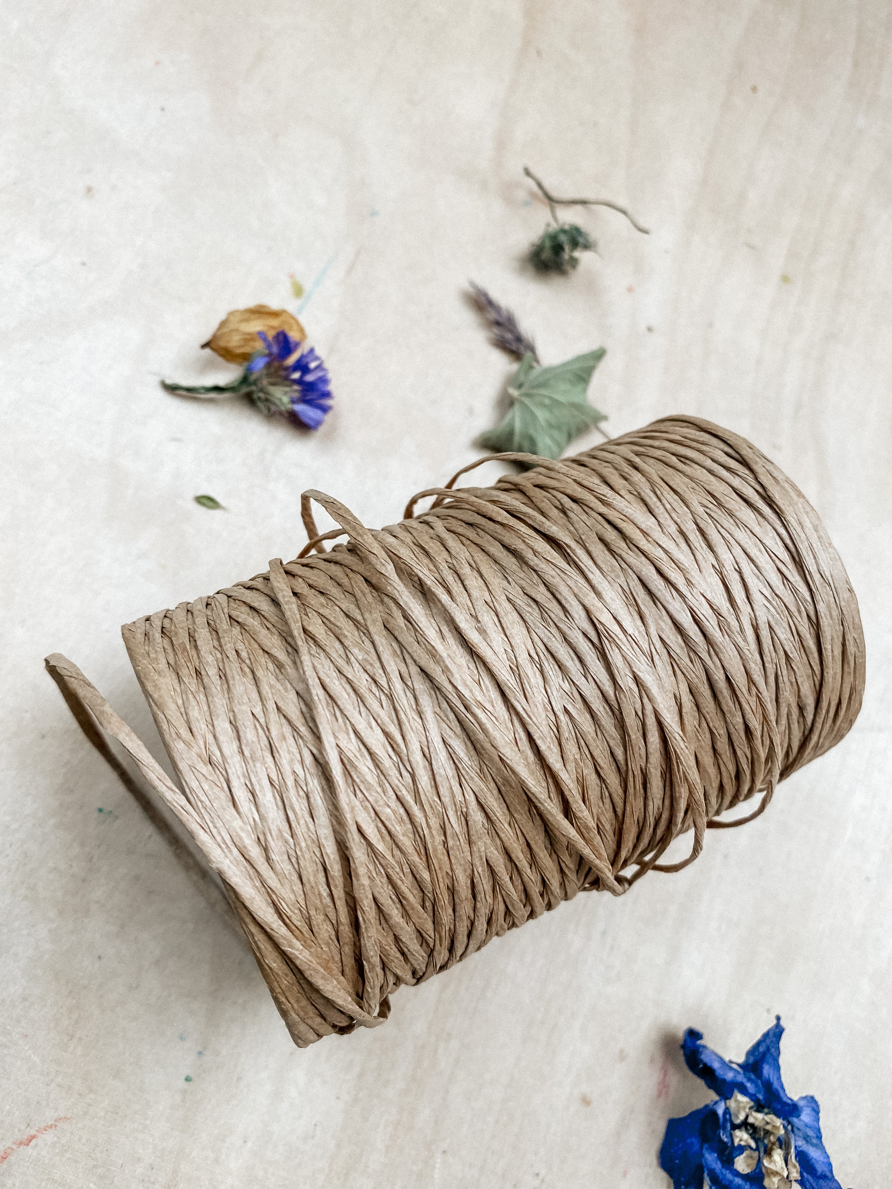 Wire for the garden in natural paper
