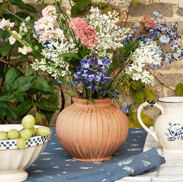 Terracotta Vase für Gartensträuße