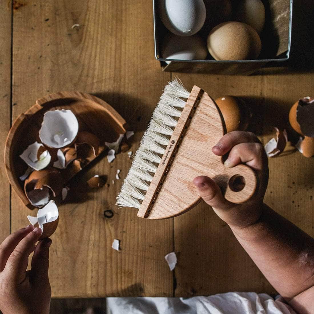 Table brush made of oiled beech wood